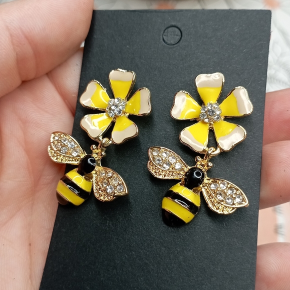 Avangarde Bee Cubic Zirconia Earrings - Picture 6 of 13
